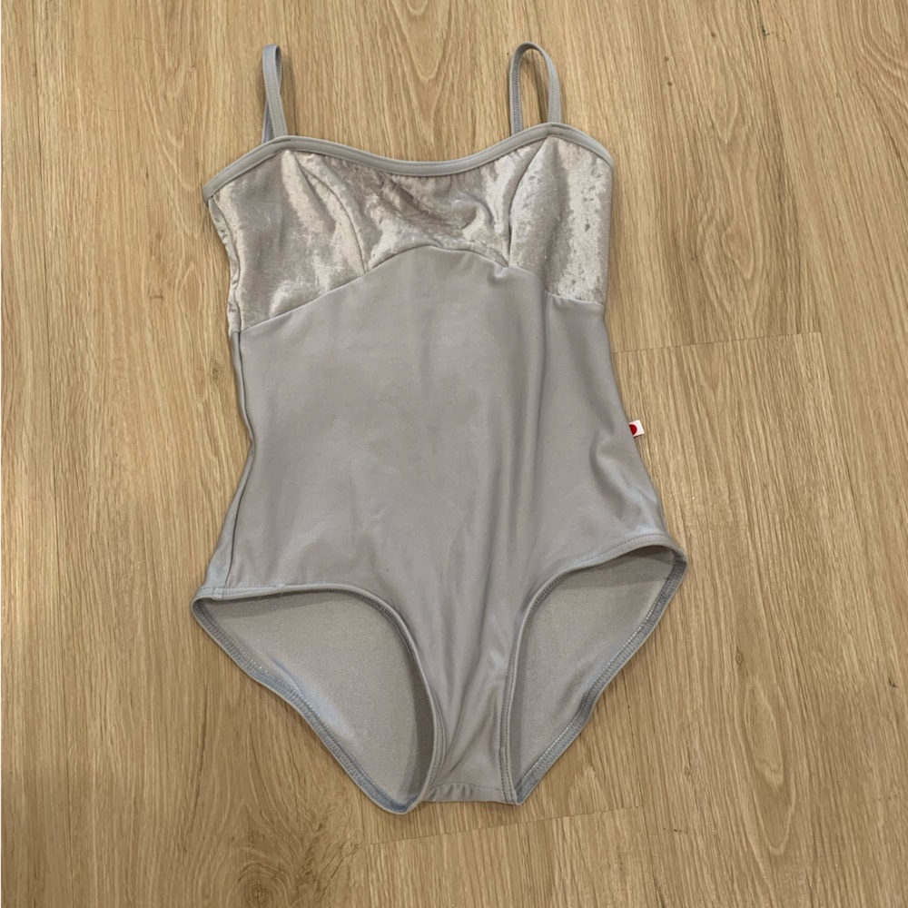 Yumiko Denise Leotard, Small